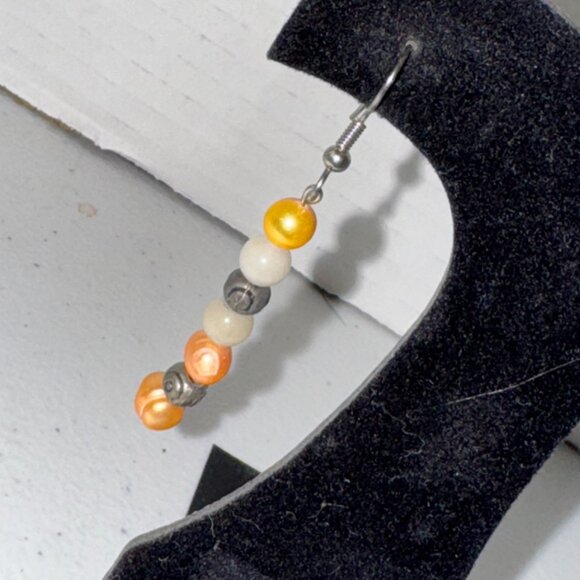 Pearl and Jade dangle Earrings - Picture 3 of 7